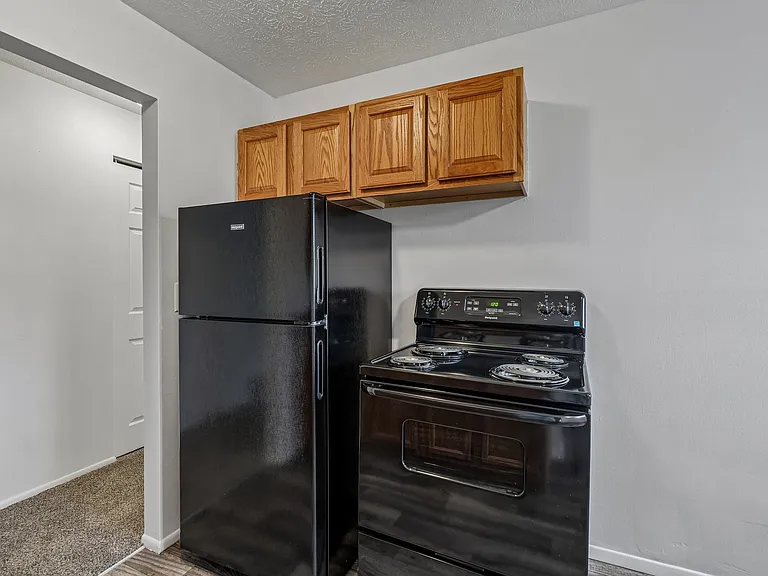 Dearborn Club Apartments — Photo 17