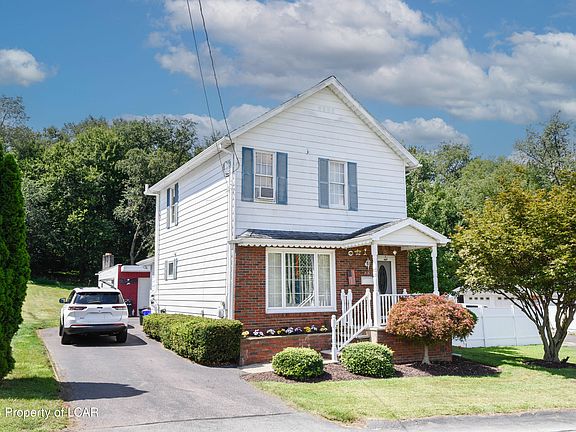 3rd image of 216 Phoenix St