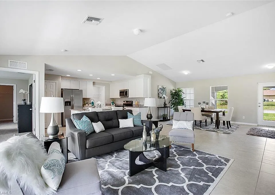 833 SW 24th St