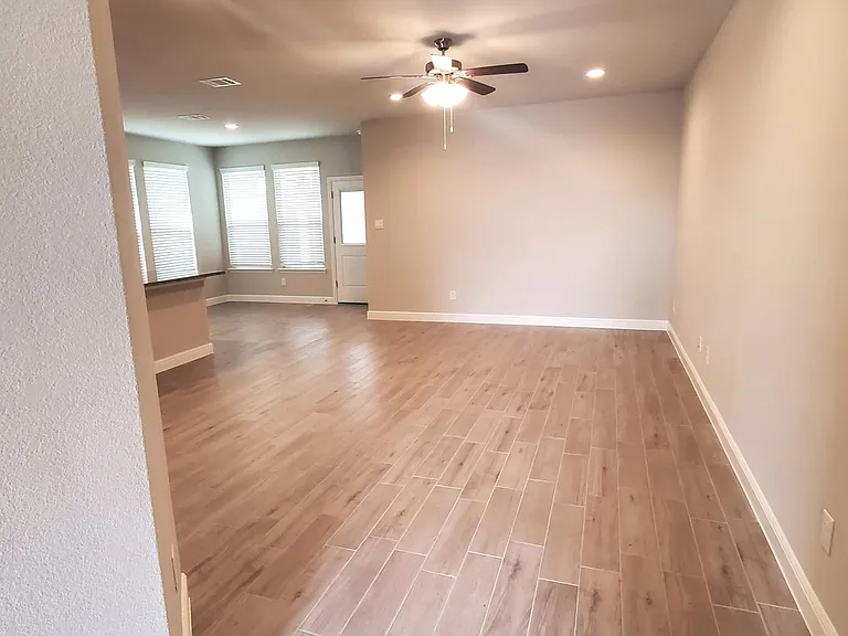 220 Roundstone Rd — Photo 5