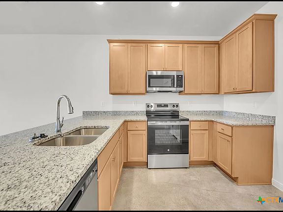 3rd image of 907 Wax Myrtle Ct Unit B