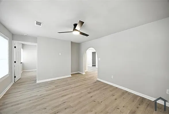 594 Robert Henry St — Photo 7
