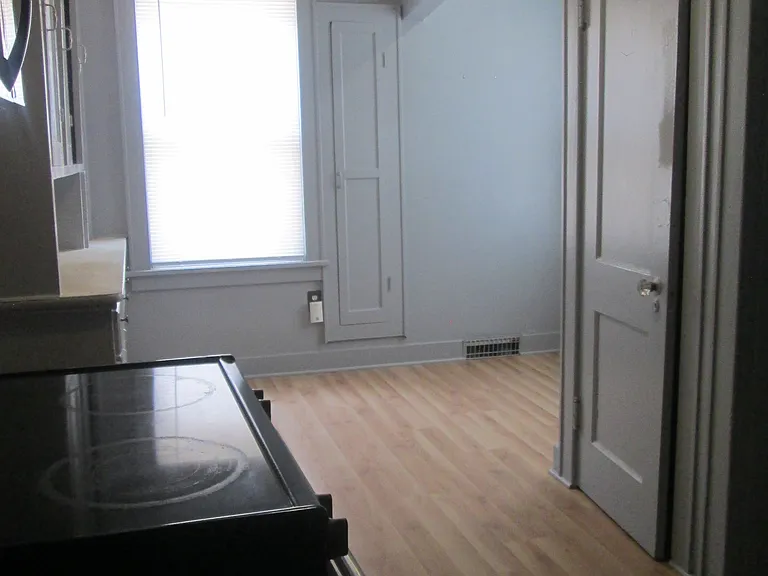 S 42nd St — Photo 59
