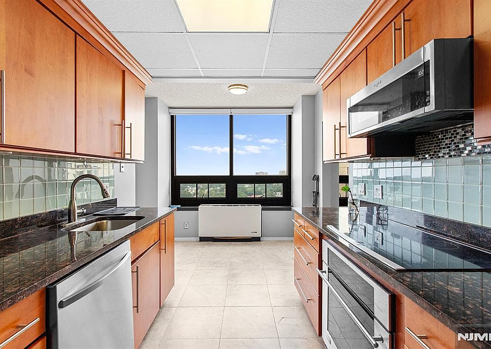 1st image of 800 Palisade Ave APT 2007