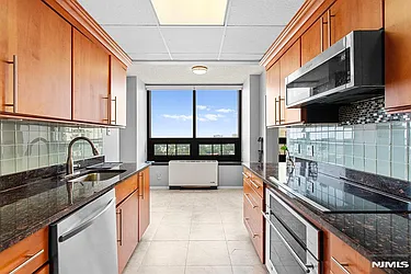 800 Palisade Avenue, #2007