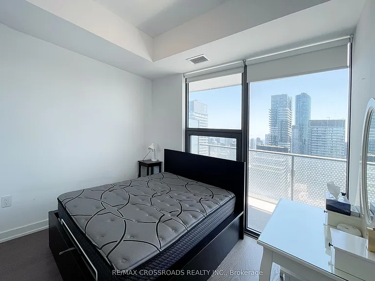 11 Wellesley St W #4403 — Photo 10