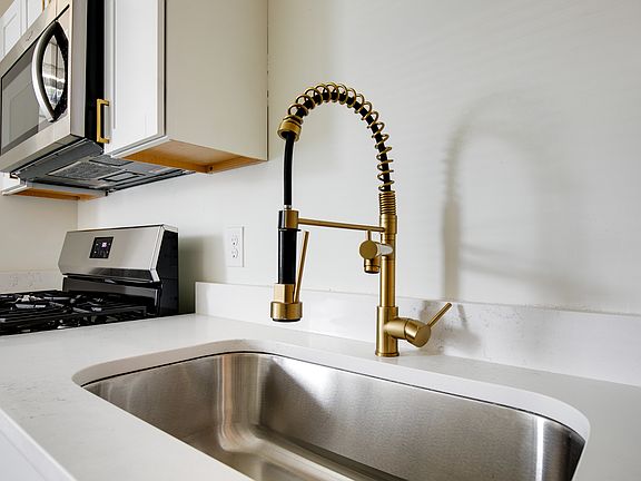 5th image of 3139 Ellwood Ave APT A