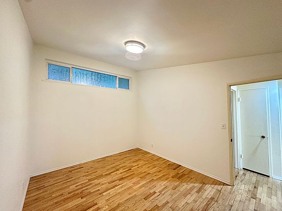 1st bedroom - vaulted ceiling
