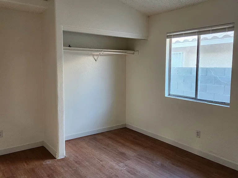 4052 Harris Ave — Photo 3