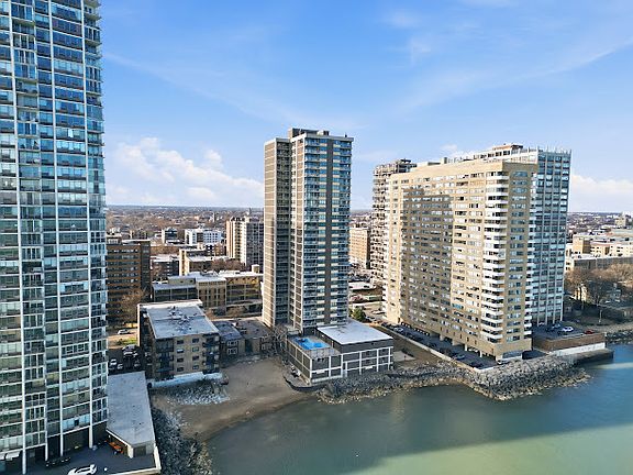 4th image of 6147 N Sheridan Rd APT 9B