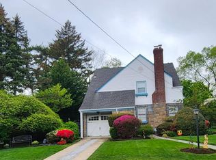 35 Hanson Pl, Malverne, NY 11565