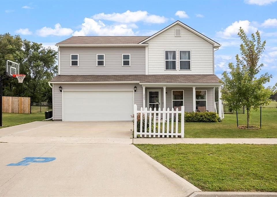 1st image of 2207 Sunflower St