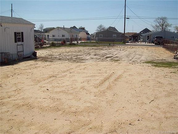 3rd image of 49 Lake Michigan Dr