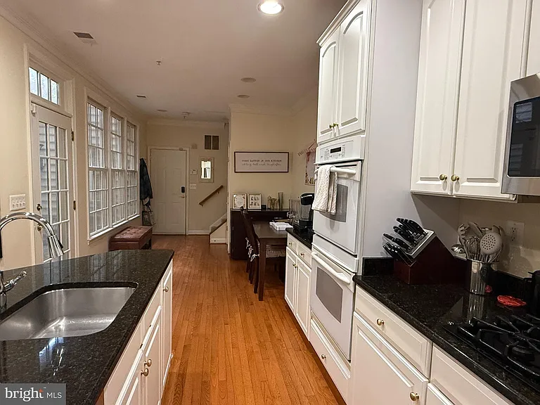 104 Oak Knoll Ter — Photo 4