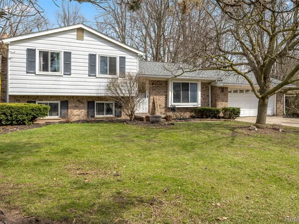 38320 Townhall St, Harrison Township, MI 48045