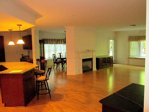 4th image of 65 Hawthorne Drive #110