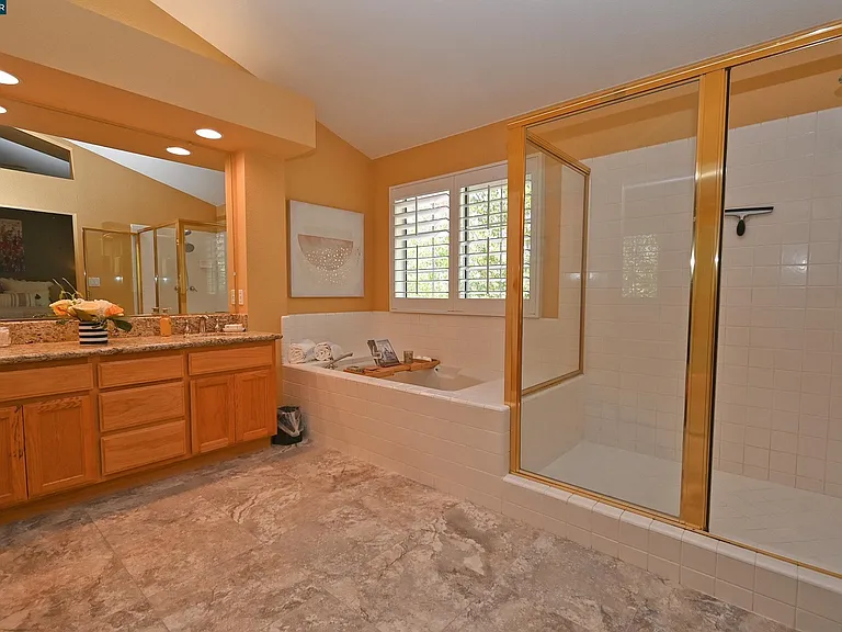 122 Tivoli Ln — Photo 8