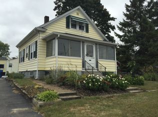 17 Beech Ave, Cranston, RI 02910