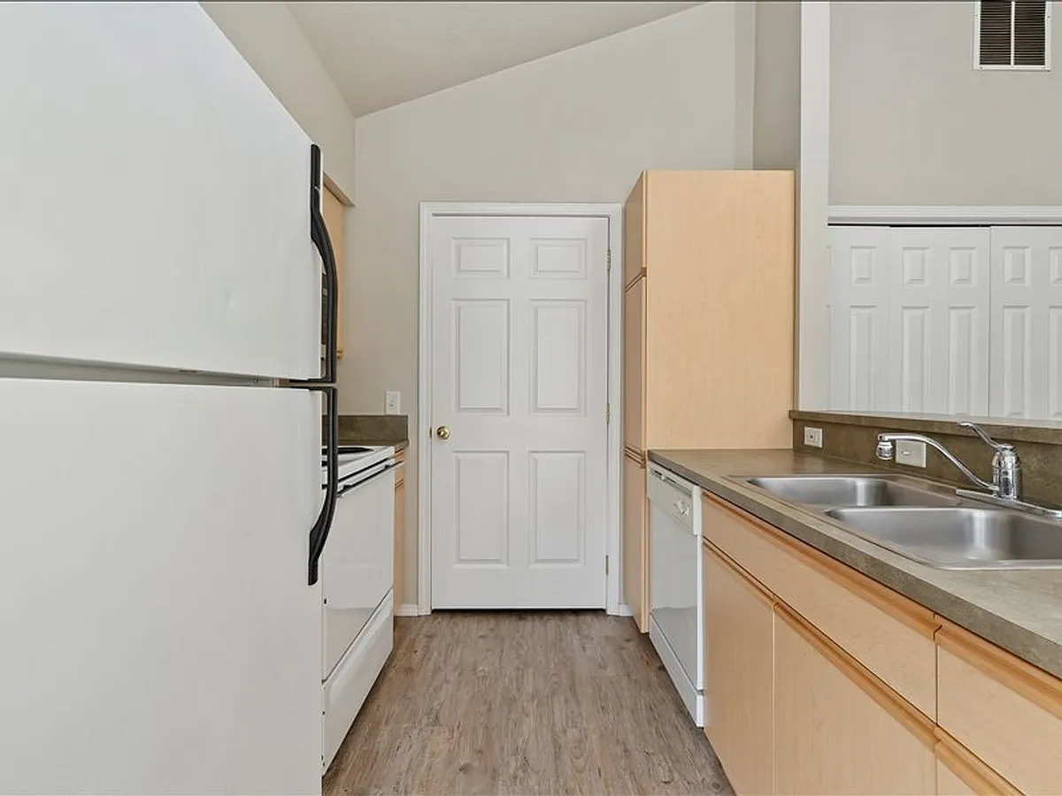 Building Photo - 121 N Avenger Ln