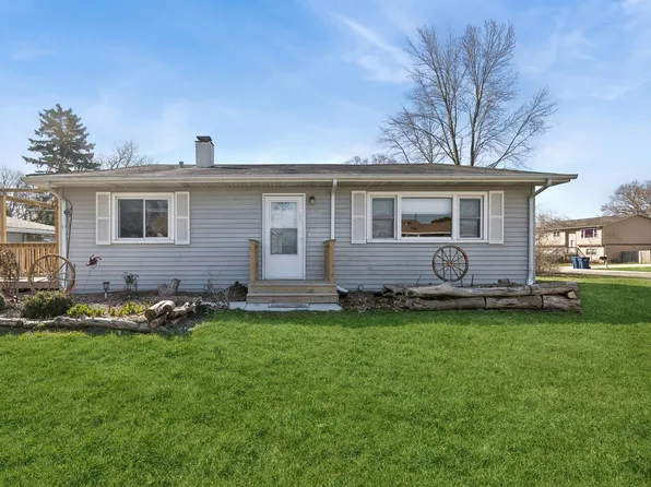 1403 Sunset Dr, McHenry, IL 60051