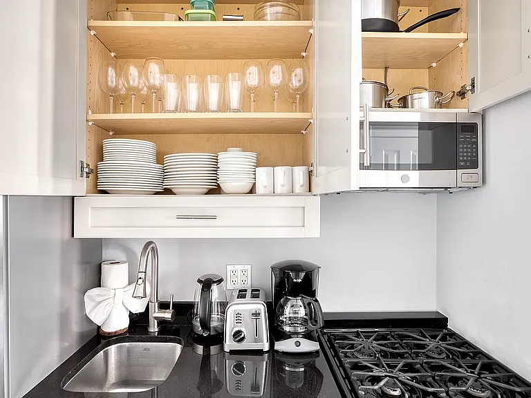 202 E 13th St #2G — Photo 9
