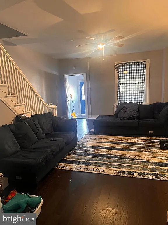 3 bed, 1.5 bath, 1666 sqft, $2,000 — Photo 3