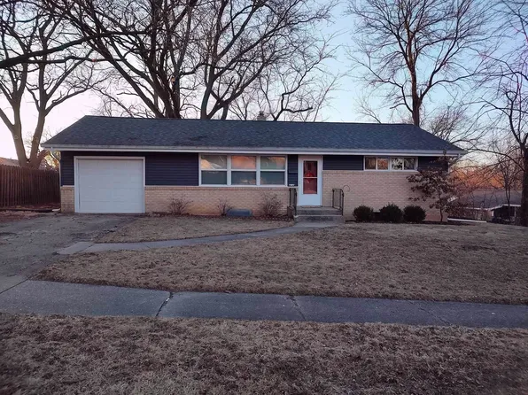 416 Skylark Dr, Rockford, IL 61107