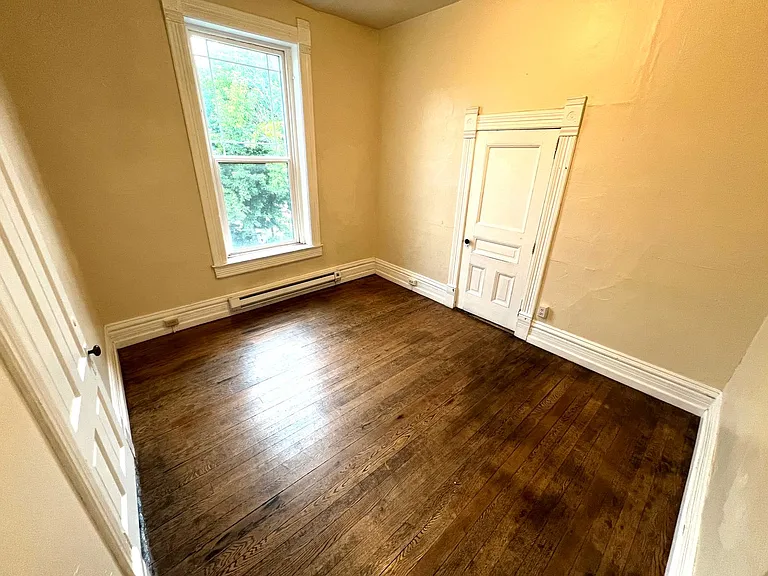 517 E. Broadway St. — Photo 15