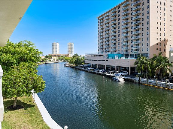 3rd image of 450 Paradise Isle Boulevard #309