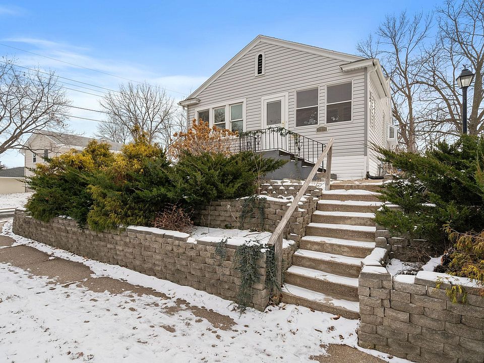 1st image of 282 Haskell St E