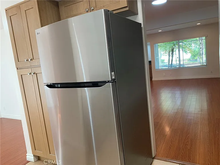 10221 White Oak Ave #1 — Photo 6