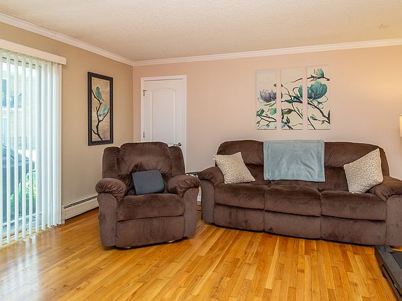 4th image of 8996 Kennedy Dr APT 1G