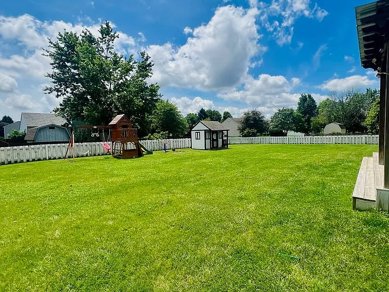 2737 Barnhill Ct — Photo 12