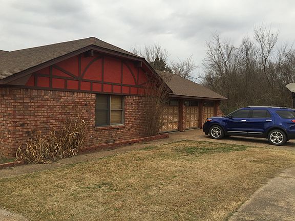 Attached 3 Car Garage