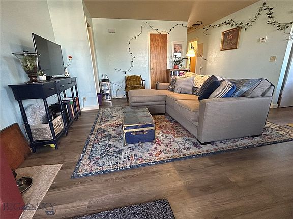 4th image of 611 N N St APT 5