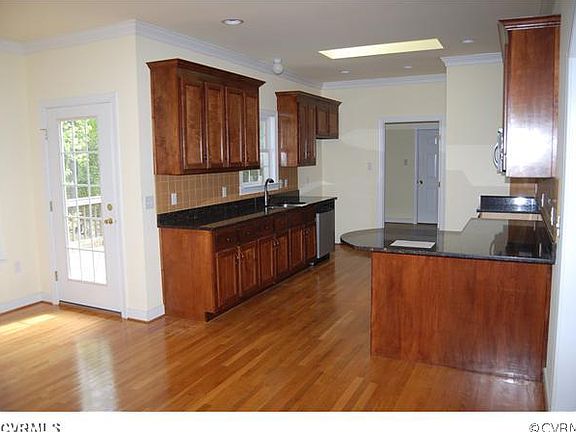 4th image of 2931 Three Bridge Rd #B