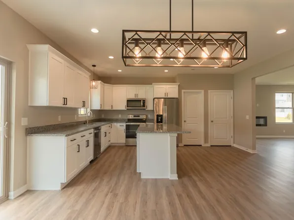 5000 W Hillsboro Dr, Lincoln, NE 68528