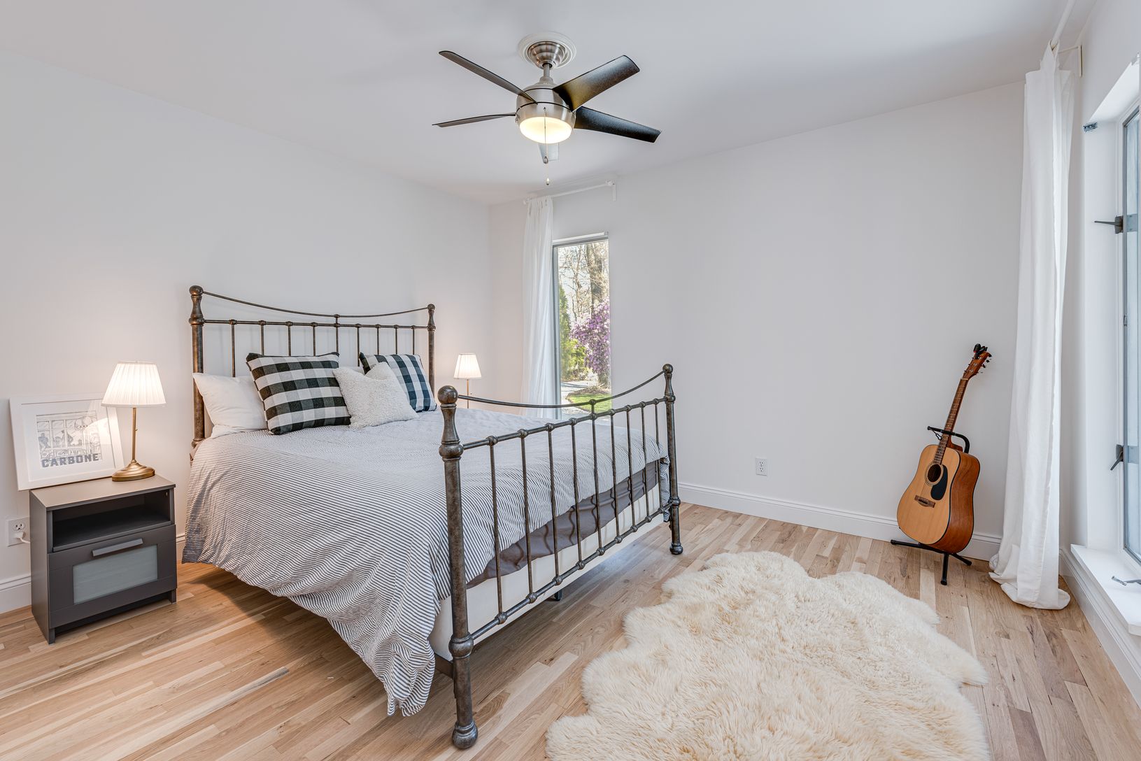  Downstairs bedroom
