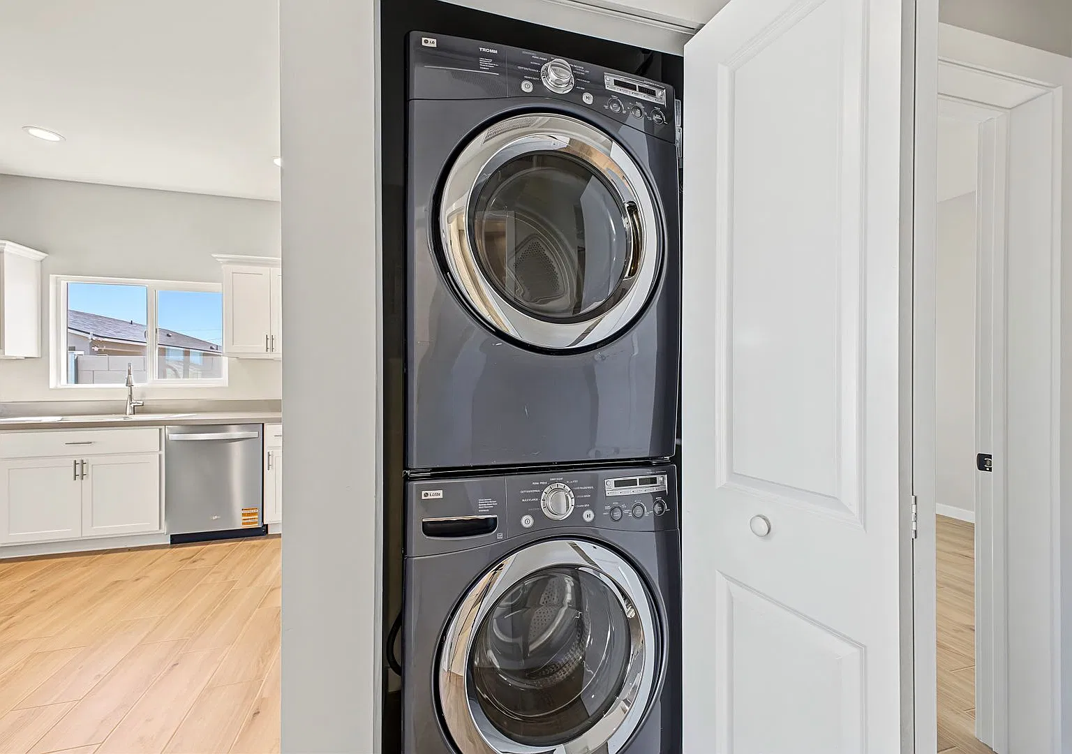 Newly Updated Two Bedroom, Two Bathroom in Avondale — Photo 4