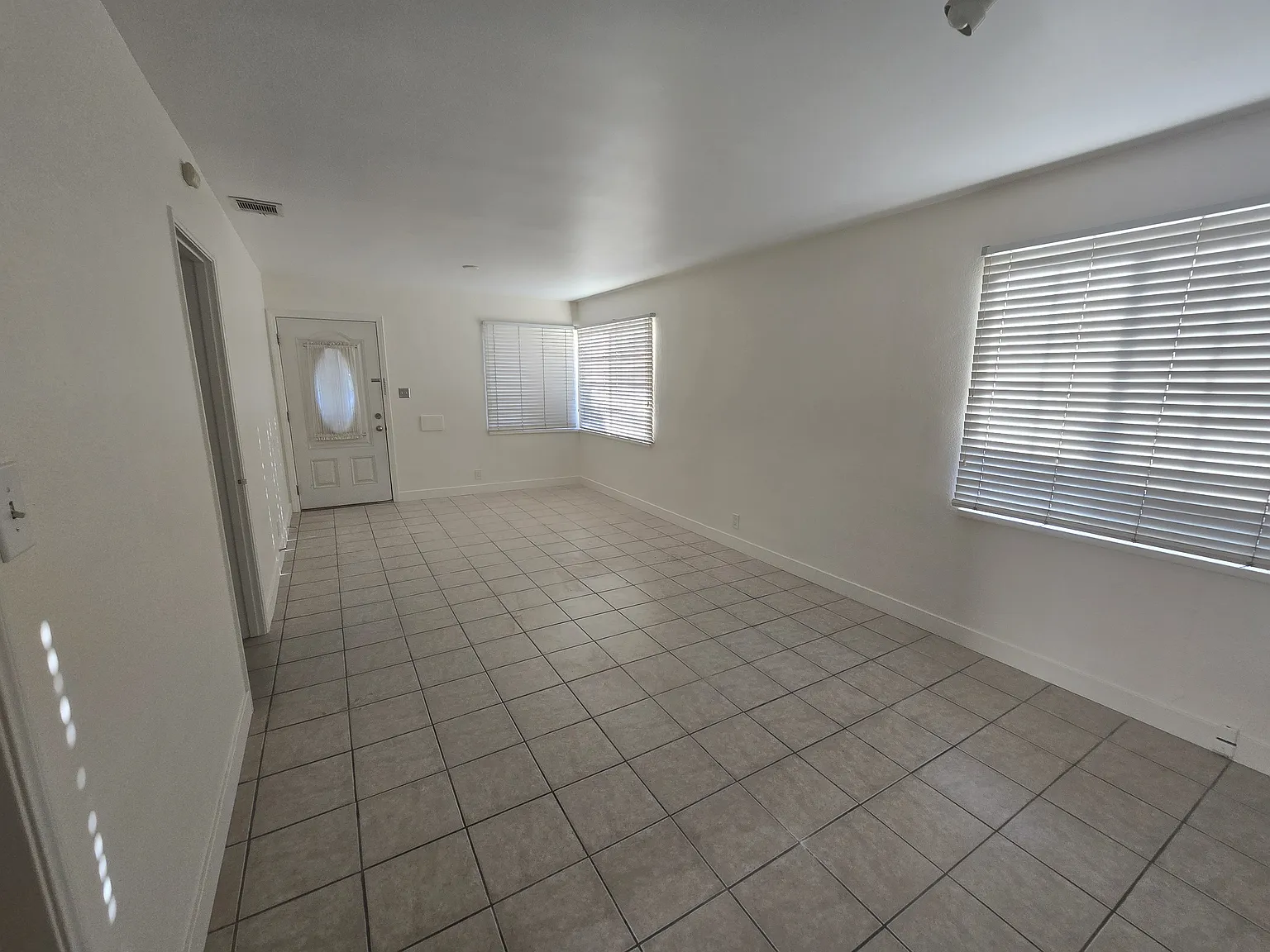 1 bed, 850 sqft, $2,000 — Photo 4
