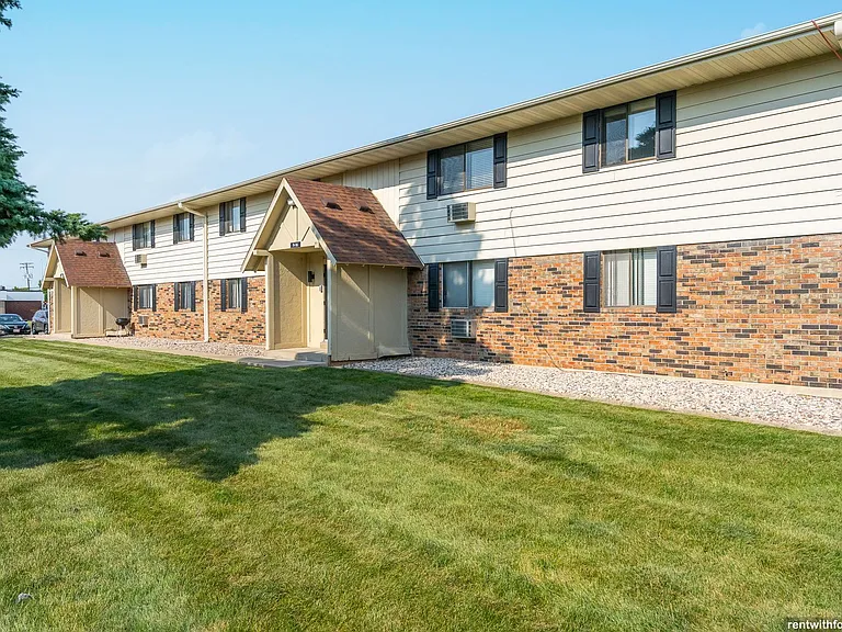 EVERGREEN PLACE — Photo 13