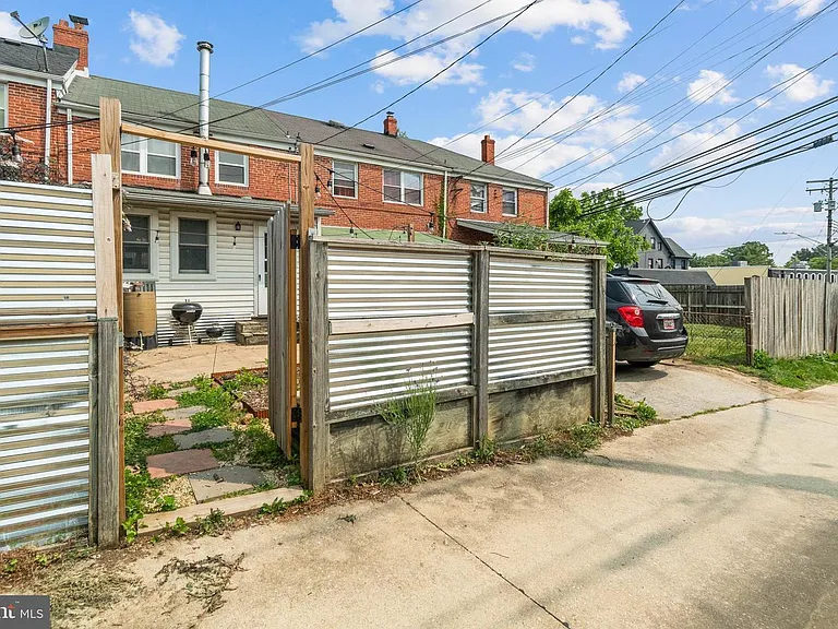 705 Eastshire Dr — Photo 31