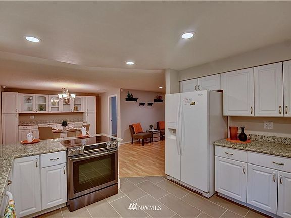 4th image of 3848 Clearfield Ct SE