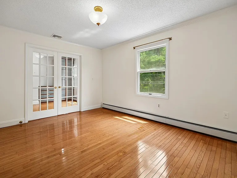 66 W Hobart Gap Rd — Photo 16