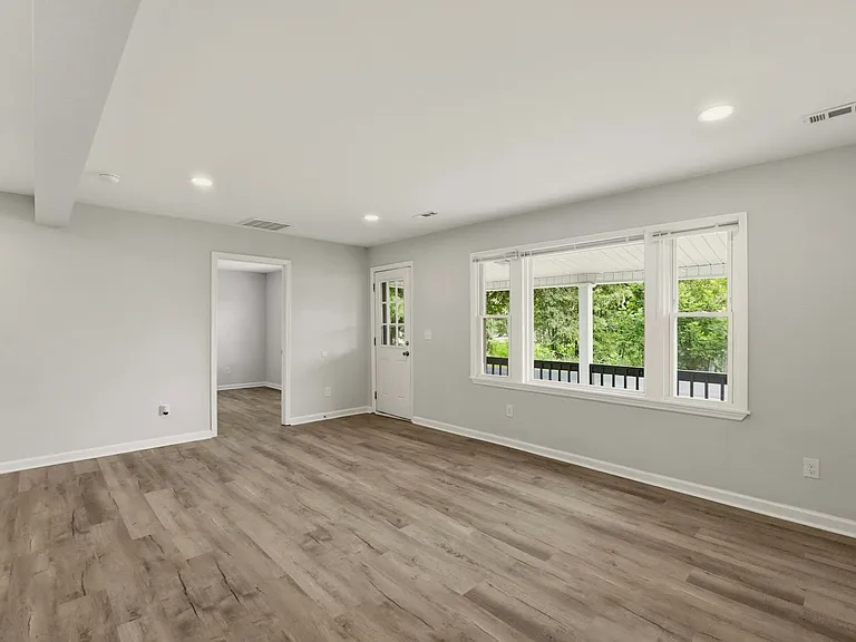 2609 Linda Ave — Photo 6