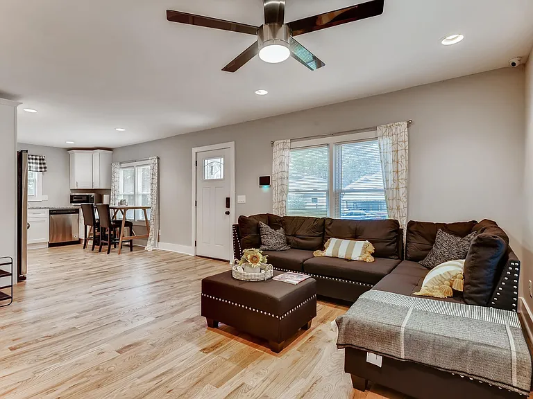 1089 McDaniel St SW — Photo 8