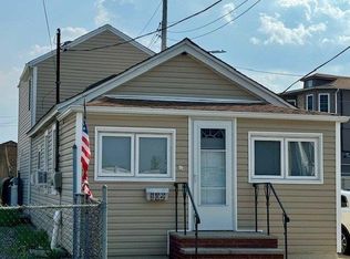 102 E 6th Rd, Broad Channel, NY 11693