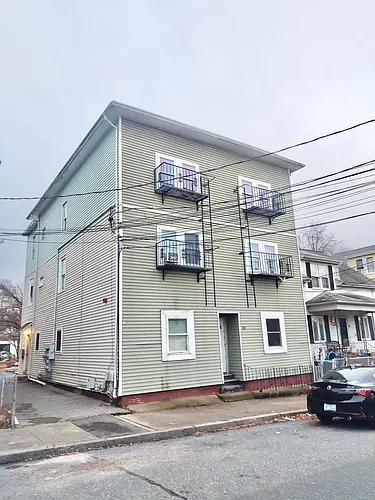 86-88 Lawn Avenue Photo 1