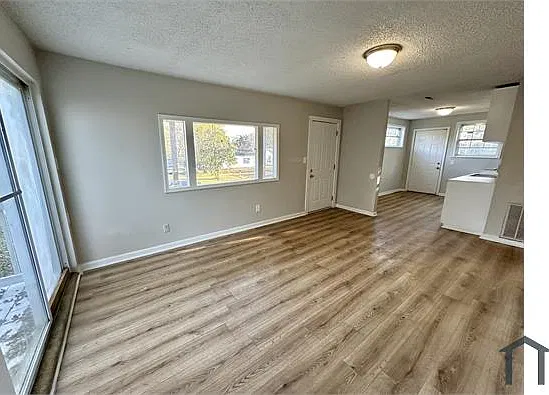 3 bed, 1008 sqft, $1,000 — Photo 4