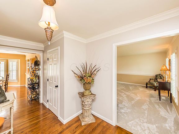 4th image of 8776 Davington Dr